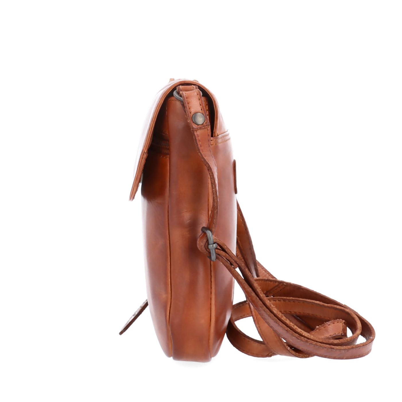 Kožená crossbody taška s klopou Noelia Bolger materiál kůže zapínání s klopou barva koňaková velikost malá NB 2418 KO Z boku