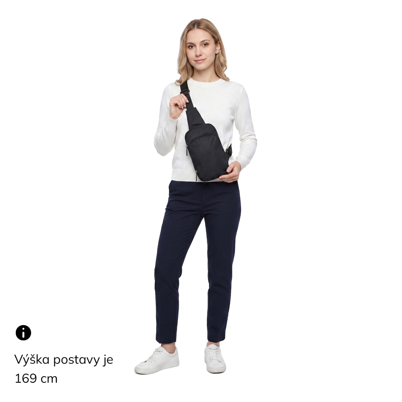 Praktická crossbody taška na mobil a peněženku Carmelo materiál nylon zapínání na zip barva černá velikost malá 6600 C Na postavě