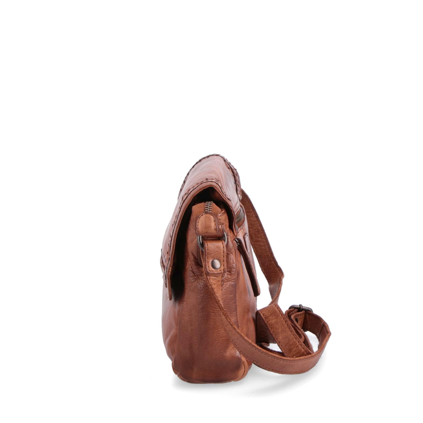 Designová kožená crossbody kabelka s klopou Noelia Bolger materiál kůže zapínání na zip barva koňaková velikost malá NB 2026 KO Z boku